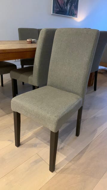 Zes gratis eetkamerstoelen