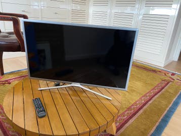 Staande Samsung TV, 80 cm