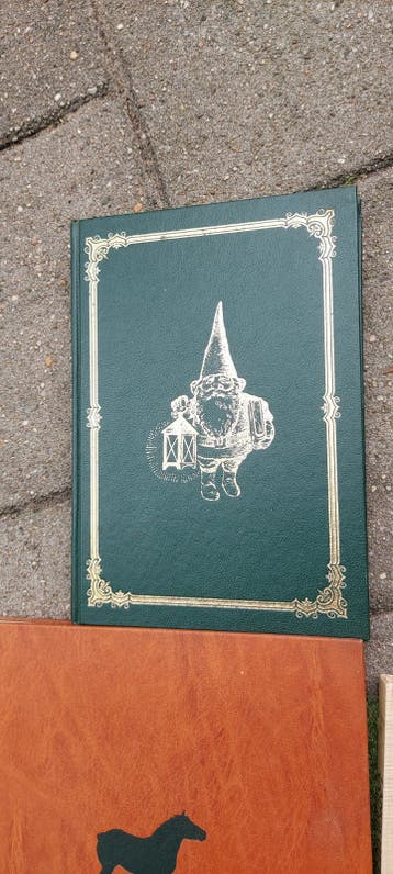 Kabouterboek met goudkleurige opdruk