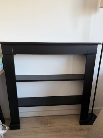 Gratis ophalen Leuke zwarte houten schouw 101cmx103cm