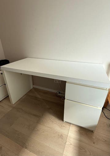 Bureau wit