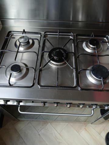 Gasfornuis compleet met oven, spatwand en afzuigkap