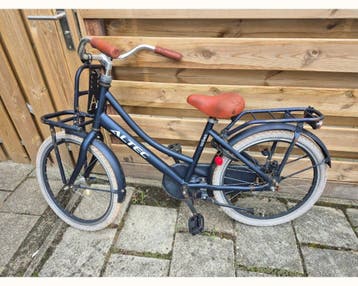 Meisjesfiets 22 inch
Zitten wat spaken los en ketting gaat e