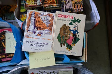 Grote partij boeken en strips op te halen.