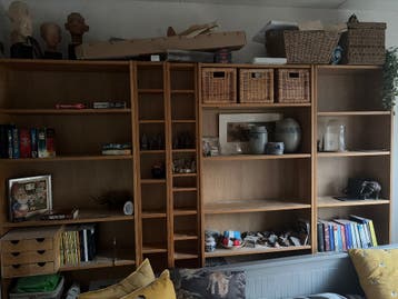 Gratis af te halen ikea. Billy kasten.  En uitvouw bed