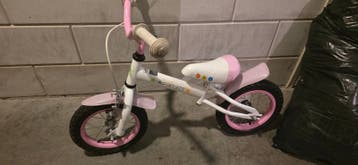 Roze kinderfietsje