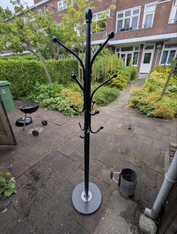 Zwarte staande kapstok met stevige voet