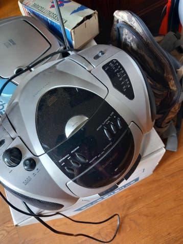 gratis radio/cd/cassette speler.