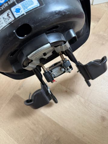 Gebruikt fietsstoeltje met voetsteuntjes