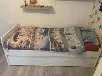 Ikea eenpersoonsbed 90x200 met lades en logeerbed