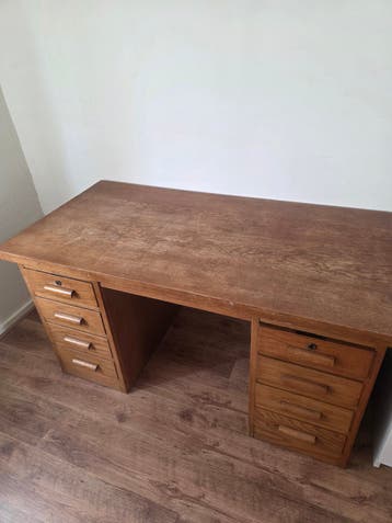 Stevige houten studietafel in goede staat  Gratis af te hale