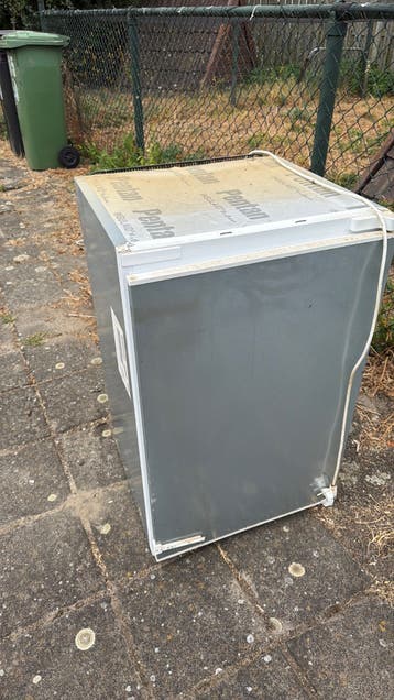Gratis koelkast (voor oud ijzer)