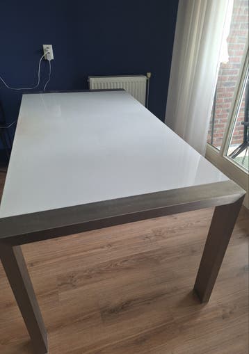 Stevige gebruikte eettafel 180x90x75 cm