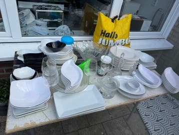Gratis servies, borden, schalen en glazen