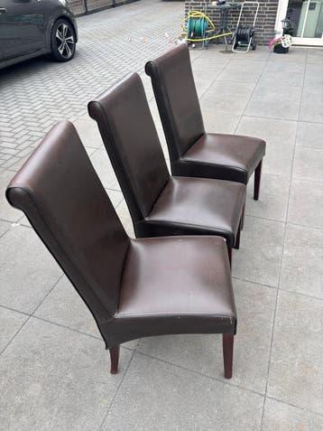 Set van 3 bruine eetkamerstoelen van imitatieleer