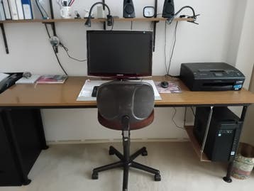 Zelfgemaakt bureau met afneembare poten (190x60x75cm)