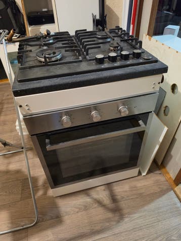 Gasfornuis met oven - Gebruikt, goede staat