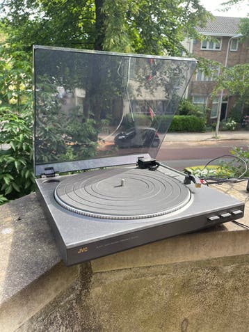 GRATIS voor de reparateurs onder ons: JVC Platenspeler