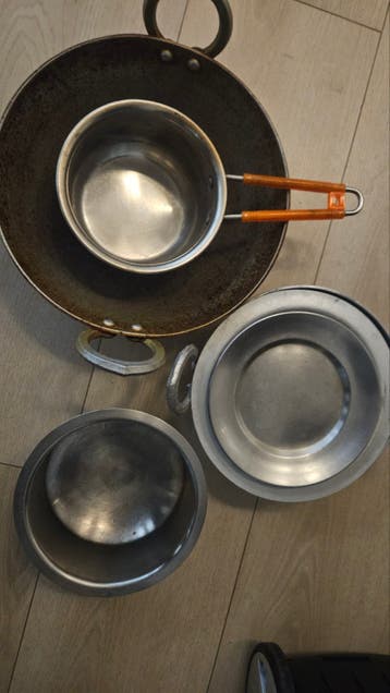 Gratis: 2 Woks en 2 Pannen