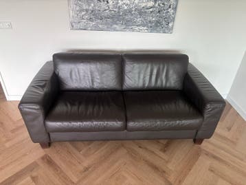 GRATIS - Comfortabele bruine leren tweezitsbank