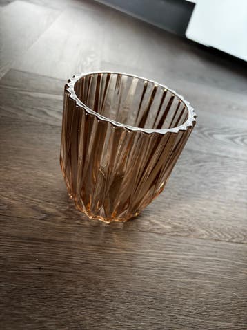 Gratis af te halen: Glazen bakje/waxinehouder met patroon