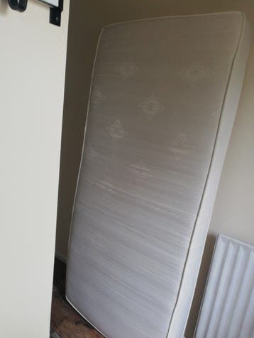 Eenpersoons matras, in goede staat