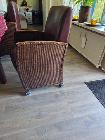 4x Loom eetkamerstoelen op wieltjes