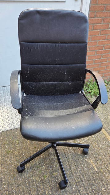 Zwarte bureaustoel - Gebruikt - Gratis