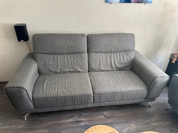 Gratis per direct af te halen. 2,5 zits en een 2 zitsbank.