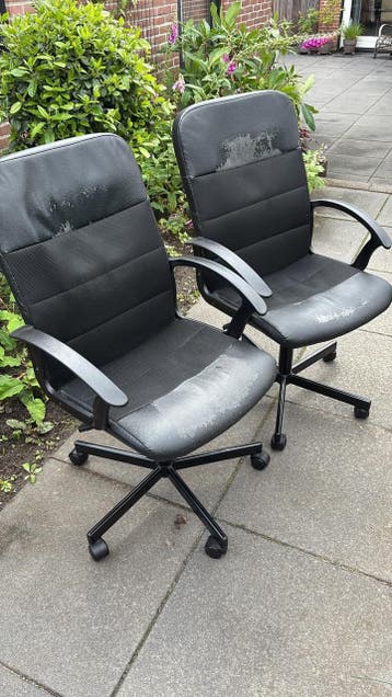 1 IKEA bureaustoel GRATIS