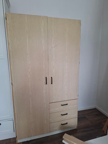 Kledingkast met lades en hangruimte