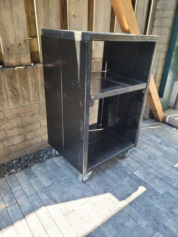 houten kastje op wielen