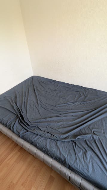 Tweepersoonsbed met lattenbodem en matras