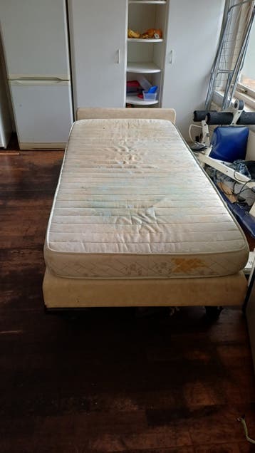 Gratis af te halen wit leren boxspring