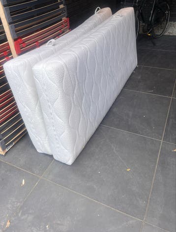 Gratis 2 matrassen 90x210 ophalen