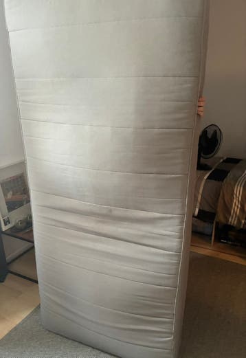 Een persoons matras. Nog goed voor een tweede ronde