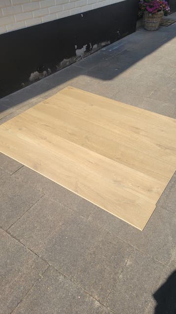 Gratis - 11m2 kliklaminaat eikenlook + 5m2 groene onderplaat