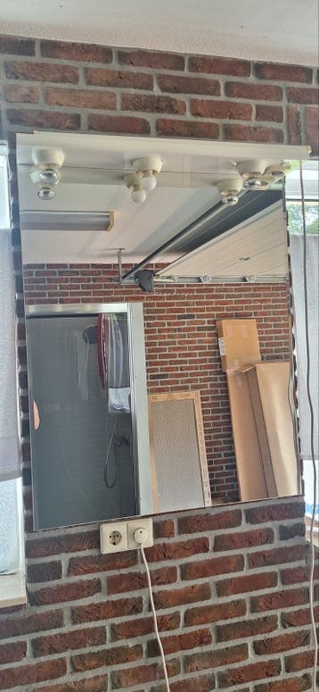 Grote spiegel met verlichting