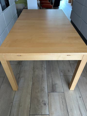 Free extendable dinning table