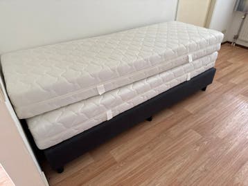 2x Boxspring met onderstel 80x200 cm