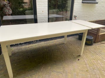 Degelijke eettafel wit / 180/225