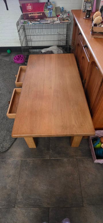 Massief licht eiken salontafel met twee lades