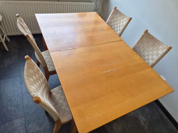 Uitschuifbare eettafel met 4 stoelen