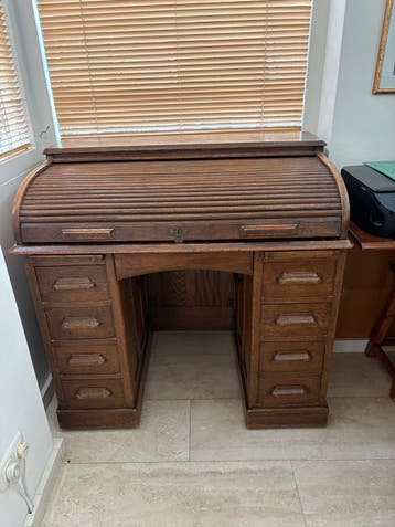 Gratis Antiek bureau met roldeur aan de bovenkant