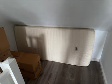 Eenpersoons matras, zo goed als nieuw