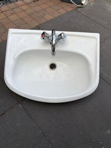 Gratis Witte wastafel / White bathroom sink