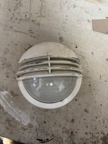 Wandlamp buiten - Gebruikt, met gloeilamp