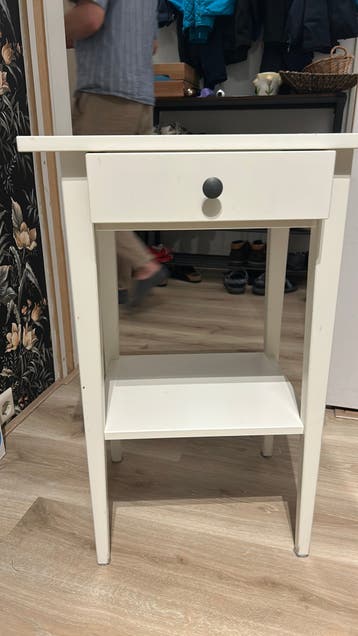 Free nightstand
