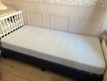 Eenpersoons bed (3 maanden oud)