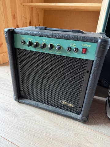 Stagg basgitaar versterker.